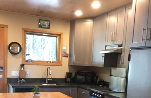 Lund Cottage | Weekly Rentals Lund Cottage close to the Harbour/Powell River