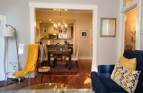 Historic District - North Apartment | WEEKNIGHT DISCOUNT! Blue Belle of Lincoln: stylish & steps to ALL the action!