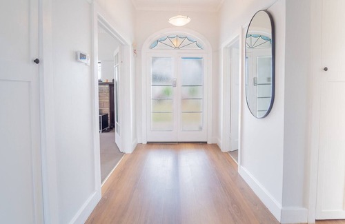 White Hills House | Weeroona Avenue Home Free WiFi Close to CBD