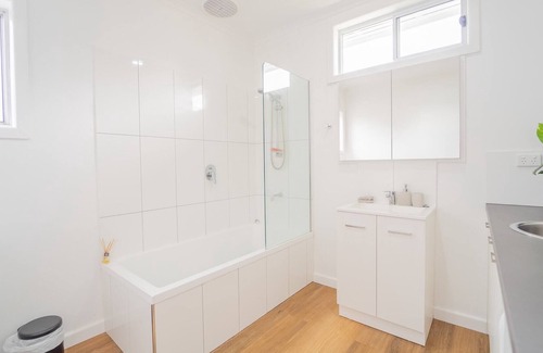 White Hills House | Weeroona Avenue Home Free WiFi Close to CBD