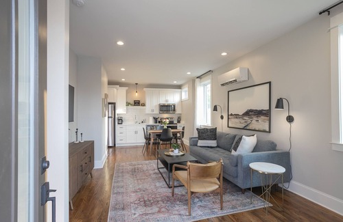 South Nashville House | WeHo 3 Story Townhome 1 of 4 w/Rooftop Deck WALKABLE! 8 mins drive to BRDWY!