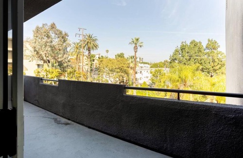 Norma Triangle Apartment | WEHO 3BDM PENTHOUSE