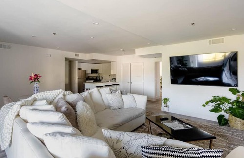 Norma Triangle Apartment | WEHO 3BDM PENTHOUSE