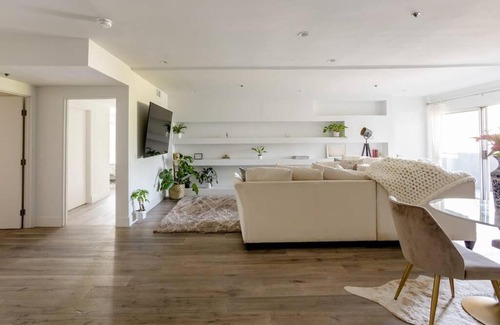 Norma Triangle Apartment | WEHO 3BDM PENTHOUSE