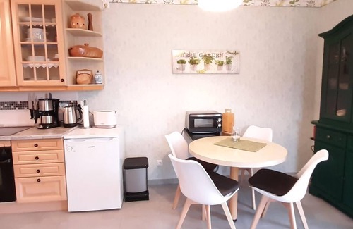 Bad Koesen Apartment | "Weinbergblick" holiday apartment - apartment, shower or bath, toilet, as good as new