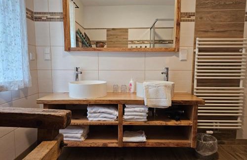 Pistorf Bed & Breakfast | Weingut Buschenschank Schneiderannerl