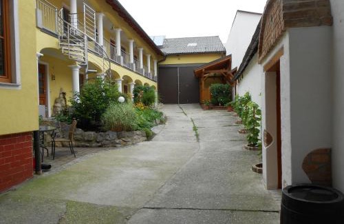 Herrnbaumgarten House | Weingut - Gästezimmer zum Schwalbennest