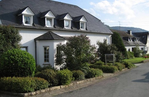 Mehring Bed & Breakfast | Weingut-Gästehaus Loskill - Double room shower/WC, partly with balcony *