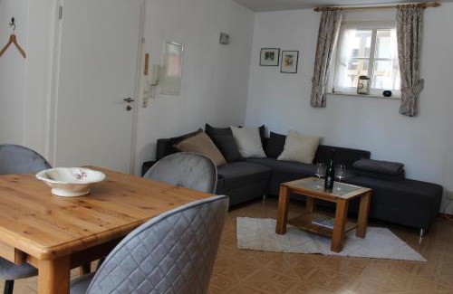 Senheim Apartment | Weingut Loescher-Erben Gästehaus an der Burg