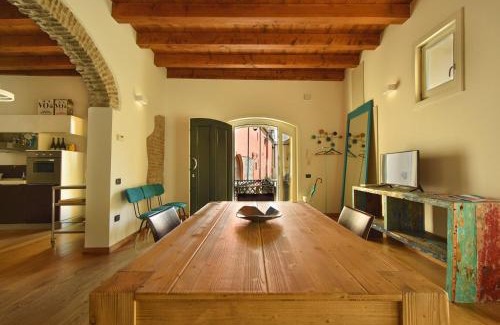 Monselice Apartment | Welc-ōM Casa a colori nel borgo