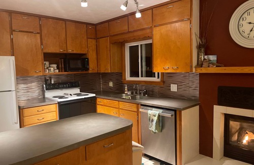 Deerton House | Welch's Riverview Retreat, Welchʻs Riverview Retreat - Your Window to Lake Superior