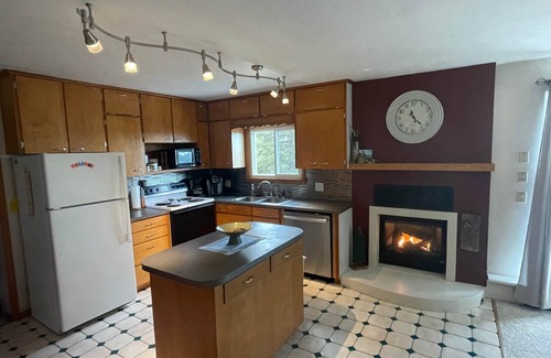 Deerton House | Welch's Riverview Retreat, Welchʻs Riverview Retreat - Your Window to Lake Superior