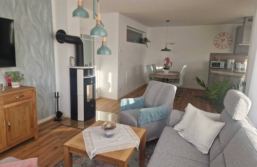 Saal House | Welcome to the "Rosenhaus🌹" directly by the forest, Baltic Sea and Bodden coast, barrier-free