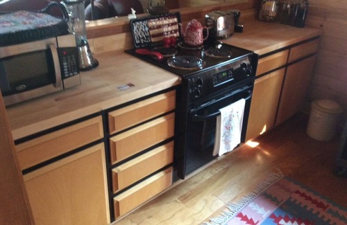 Lake Almanor Country Club Cabin | Welcoming 2-bedroom cabin in Lake Almanor Country Club on the golf course