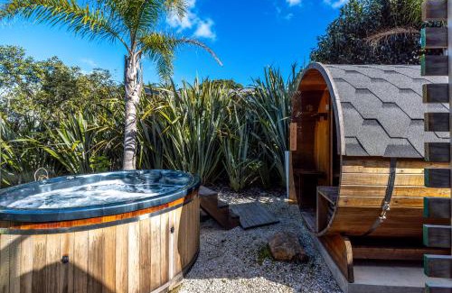 Surfdale House | Welcome Cottage - Stay Waiheke