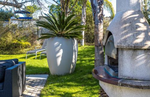 Surfdale House | Welcome Cottage - Stay Waiheke