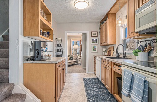 Madison House | Welcome DSU, Aviation Students & Madison Families! Cute, Clean & Well Stocked!