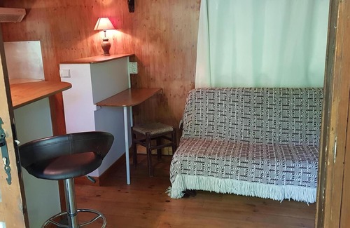 St Gervais sur Mare Cabin | "Welcome" the fisherman's hut