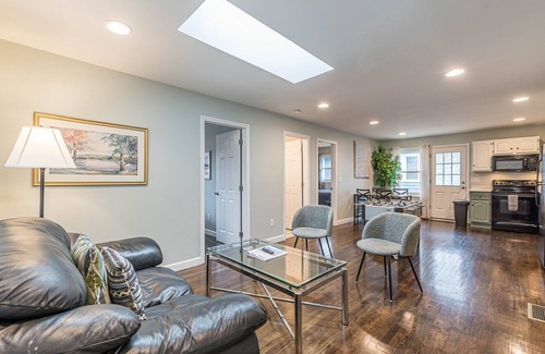 West End House | Welcome Home! 2BR with Driveway