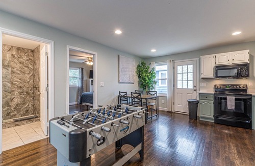 West End House | Welcome Home! 2BR with Driveway