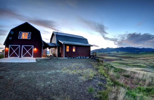 Wilsall Apartment | Welcome home to Quill Hill! Rural Montana at its best with modern amenities!