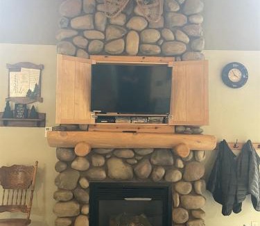 Island Park Apartment | Welcome INN - Cozy family cabin in Island Park ID