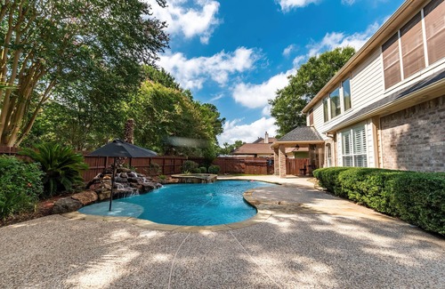 Atascocita House | Welcome Insurance Stays! Charming 4-bedroom house with Heated Pool.