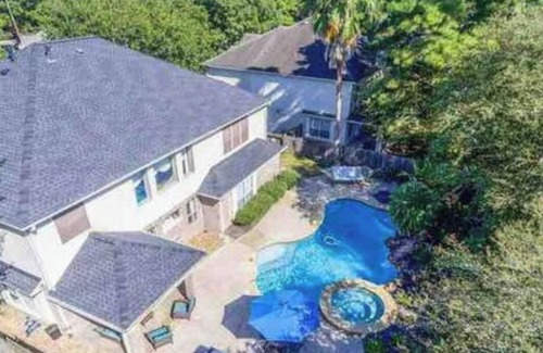 Atascocita House | Welcome Insurance Stays! Charming 4-bedroom house with Heated Pool.