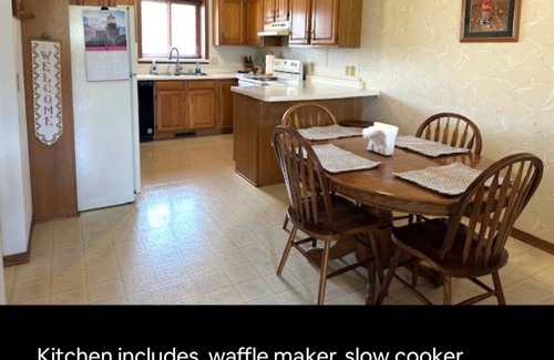 De Forest House | Welcome! Living rm, Family rm, 2 Bathrm w/shower