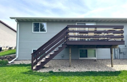 De Forest House | Welcome! Living rm, Family rm, 2 Bathrm w/shower