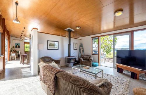 Surfdale House | Welcome on Wilma by Waiheke Pure