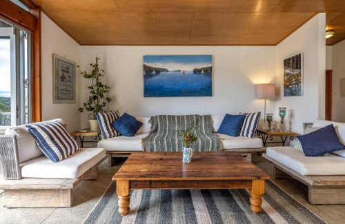 Surfdale House | Welcome on Wilma by Waiheke Pure