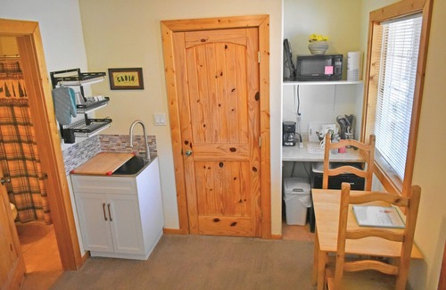 Zion National Park East Entrance Cabin | Welcome! Pool - Hot Tub - Breakfast -Farm -Cabin -Views -Quiet Side Zion -Bryce