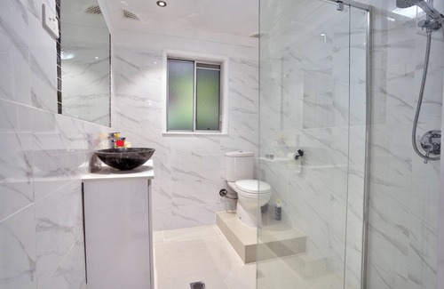 Tascott Apartment | Welcome to your home in the beautiful coastal suburb of Tascott, NSW!