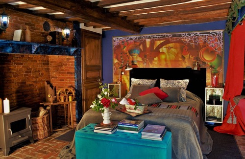 Muidorge House | Welcome to 2, a unique guest house in the colors of the imagination