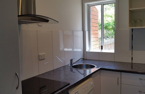 Alexandra Headland Apartment | Welcome to a Tranquil & Private Space~Self-Contained Oasis with Modern Comfortsn
