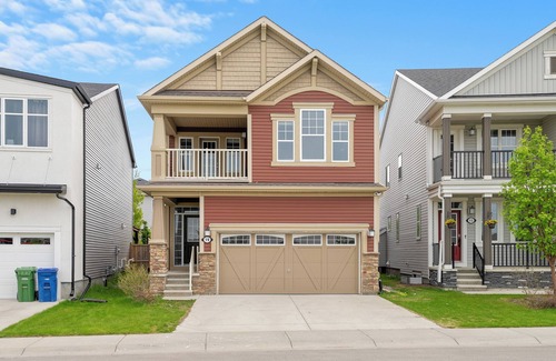 Airdrie House | WELCOME TO A MAGNIFICENT HOME IN AIRDRIE