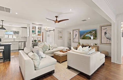East Beach House | Welcome to a place to unwind, relax and recharge. Sleeps 10