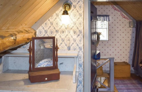 Huskvarna House | Welcome to a rural accommodation by the lake near Gränna. Here you can stay in a cozy environment an