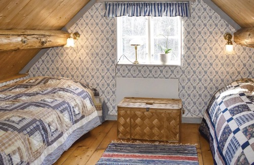 Huskvarna House | Welcome to a rural accommodation by the lake near Gränna. Here you can stay in a cozy environment an