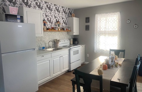 Lockbridge Apartment | Welcome to Around The World! Charming 2-Bedroom in Meadow Bridge!