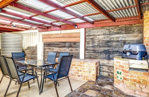 Nambucca Heads House | Welcome to Avalon 2, your ideal pet-friendly holiday home.
