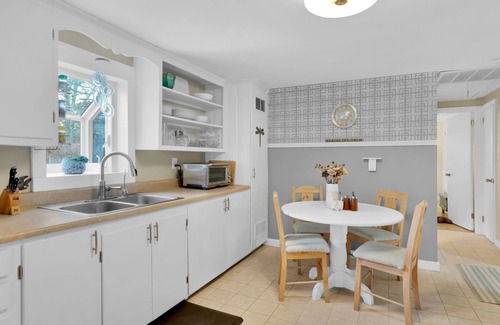 West Dennis House | Welcome To Beach Bungalow - Close to South Village Beach
