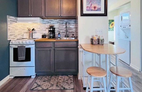 Rose Park Apartment | Welcome to Big Sky 1 - Adorable Midtown Studio