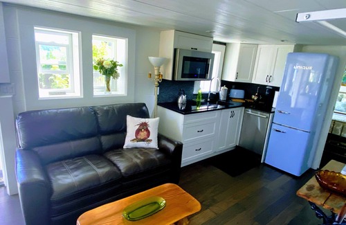 Granthams Landing Bed & Breakfast | Welcome to Bill's Landing Luxury Suite w/Hot Tub