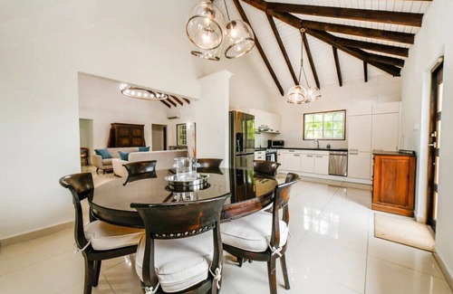 Bubali Villa | Welcome to Blue Makini Villa Secluded amid lush tropical flora and intertwined with unique design