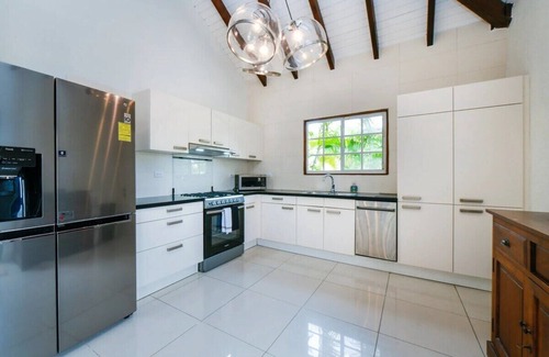 Bubali Villa | Welcome to Blue Makini Villa Secluded amid lush tropical flora and intertwined with unique design
