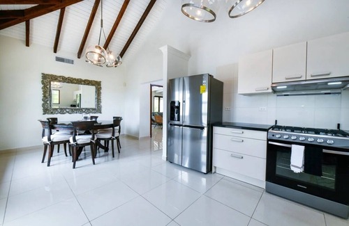Bubali Villa | Welcome to Blue Makini Villa Secluded amid lush tropical flora and intertwined with unique design