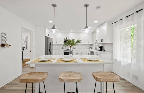 Decatur House | Welcome to Casa Blanca (4 bedroom Luxury Home)