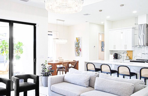 Diplomat House | Welcome to Casa Capri - Heated Pool - Pet friendly - Relaxing Gateway